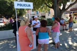 Slika slovački policajci selce 2016 mala.jpg